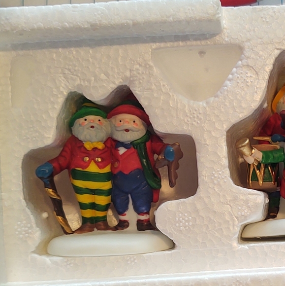 Department 56 Heritage Village Collection Sing A Song For Santa 56316 Christmas - Picture 7 of 10